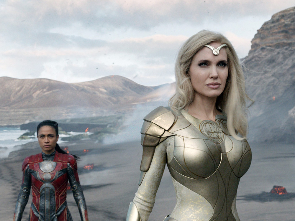 ETERNALS, from left: Lauren Ridloff as Makkari, Angelina Jolie as Thena, 2021. © Walt Disney Studios Motion Pictures / © Marvel Studios / Courtesy Everett Collection