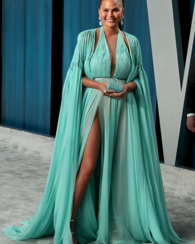 Chrissy Teigen
Vanity Fair Oscar Party, Arrivals, Los Angeles, USA - 09 Feb 2020
Wearing Georges Hobeika same outfit as catwalk model *10531304ao