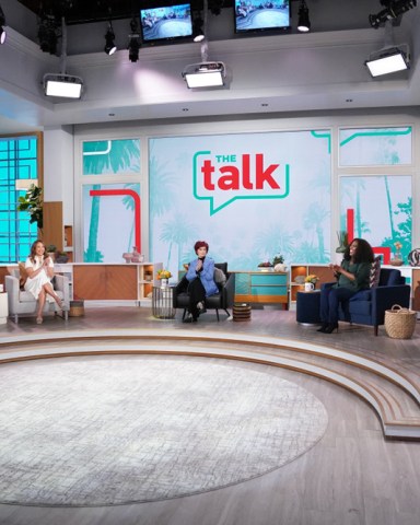 "The Talk," Friday, February 19th, 2021 on the CBS Television Network. 

From left, Elaine Welteroth, Carrie Ann Inaba,  Sharon Osbourne, Sheryl Underwood and Amanda Kloots, shown. Guests: Storm Reid and Ross Butler. 

Photo: Monty Brinton/CBS 
@2021 CBS Broadcasting, Inc. All Rights Reserved.