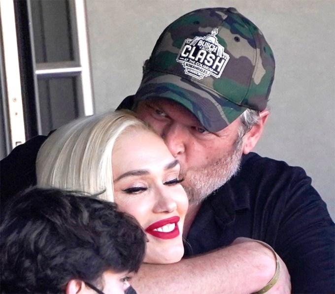 Blake Shelton Kisses Gwen Stefani