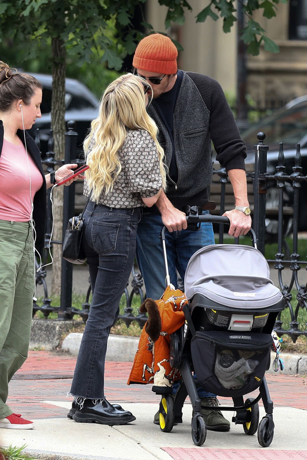 Emma Roberts, Garrett Hedlund