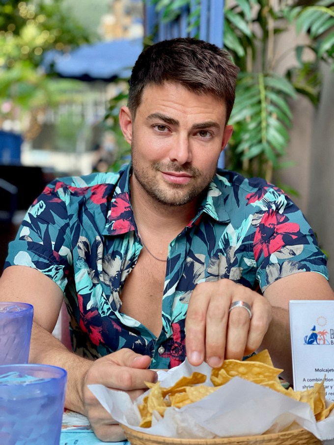 Jonathan Bennett partners with Orbitz