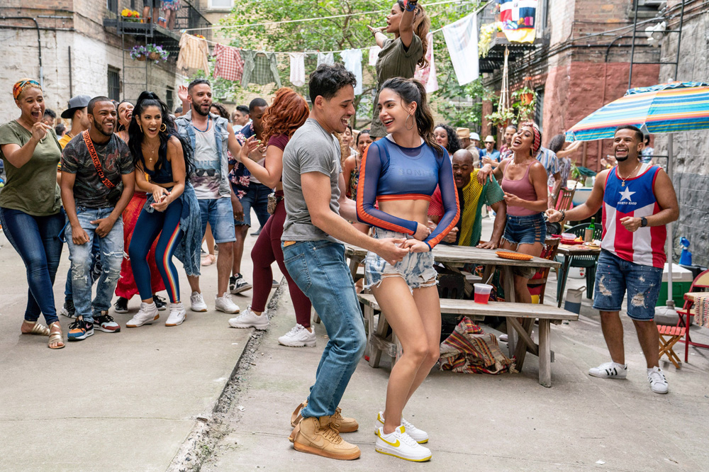 IN THE HEIGHTS, foreground from left: Anthony Ramos, Melissa Barrera, 2020.  ph: Macall Polay / © Warner Bros. / Courtesy Everett Collection