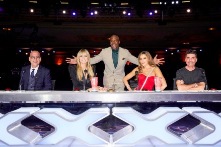 AMERICA'S GOT TALENT -- "Auditions" -- Pictured: (l-r) Howie Mandel, Heidi Klum, Terry Crews, Sofia Vergara, Simon Cowell -- (Photo by: Trae Patton/NBC)