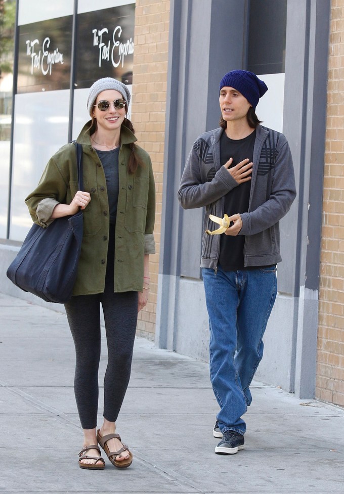 Anne Hathaway & Jared Leto On Set