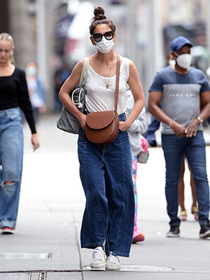Katie Holmes Baggy Jeans Photos