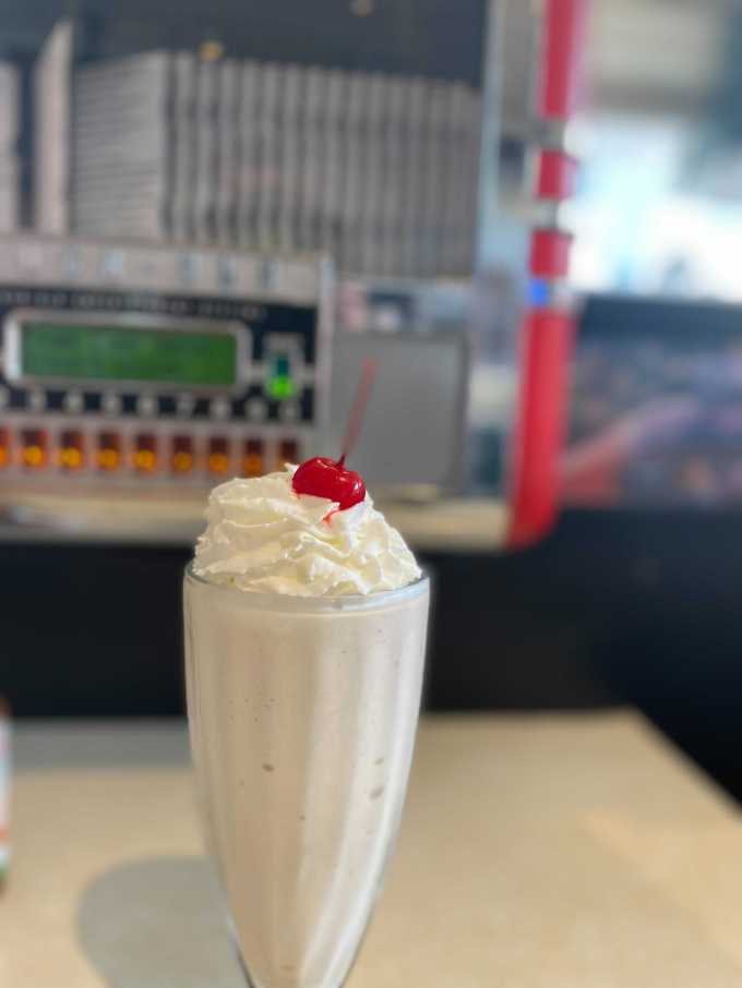 Mel’s Diner – Eclipse Milkshake