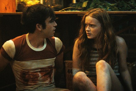 Fear Street Part 2: 1978 - (L-R) TED SUTHERLAND as NICK and SADIE SINK as ZIGGY. Cr: Netflix © 2021