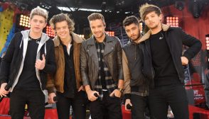 Niall Horan, Harry Styles, Liam Payne, Zayn Malik and Louis Tomlinson of One Direction perform on ABC's "Good Morning America"