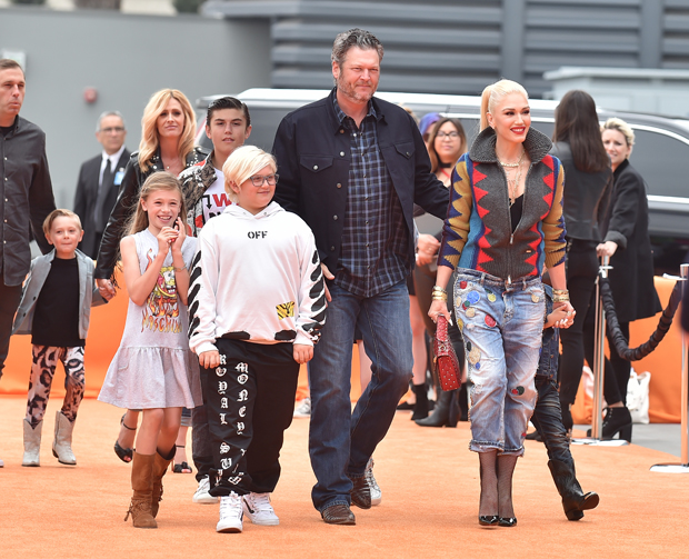 Blake Shelton & Gwen Stefani with her children