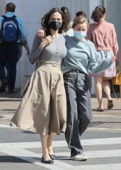 Los Angeles, CA  - *EXCLUSIVE*  - Angelina Jolie walks arm in arm with her daughter Shiloh while shopping at The Grove in Los Angeles.

Pictured: Angelina Jolie, Shiloh Jolie-Pitt

BACKGRID USA 21 MARCH 2022 

BYLINE MUST READ: BACKGRID

USA: +1 310 798 9111 / usasales@backgrid.com

UK: +44 208 344 2007 / uksales@backgrid.com

*UK Clients - Pictures Containing Children
Please Pixelate Face Prior To Publication*