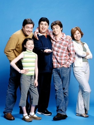 DRAKE & JOSH, Jonathan Goldstein, Miranda Cosgrove, Drake Bell, Josh Peck, Nancy Sullivan, 2004-07. © Nickelodeon / Courtesy: Everett Collection