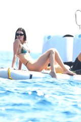 EXCLUSIVE: Kendall Jenner showcases her toned frame in a bikini during Italian yacht break in Capri and on the Amalfi coast. 25 Aug 2021 Pictured: Kendall Jenner. Photo credit: MEGA TheMegaAgency.com +1 888 505 6342 (Mega Agency TagID: MEGA781160_014.jpg) [Photo via Mega Agency]