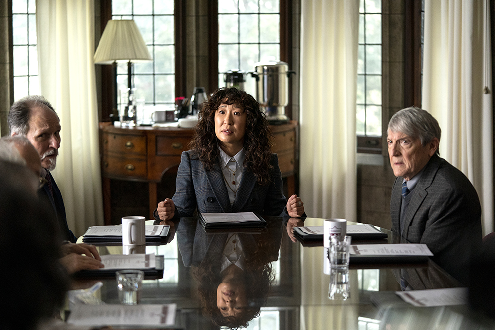 THE CHAIR (L to R) KEN BOLDEN as PROFESSOR PLUM, SANDRA OH as JI-YOON, and MARK PHILIP STEVENSON as PROFESSOR POLLACK in episode 101 of THE CHAIR Cr. ELIZA MORSE/NETFLIX © 2021