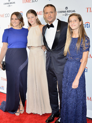 Tim McGraw with His daughters