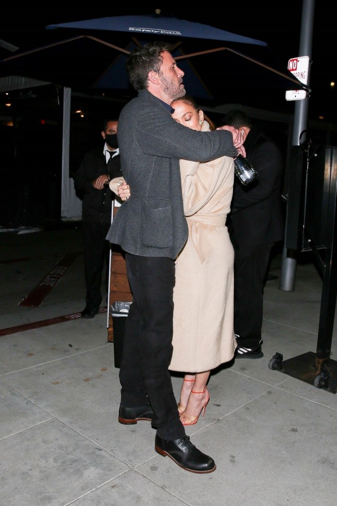 Ben Affleck Hugs J.Lo