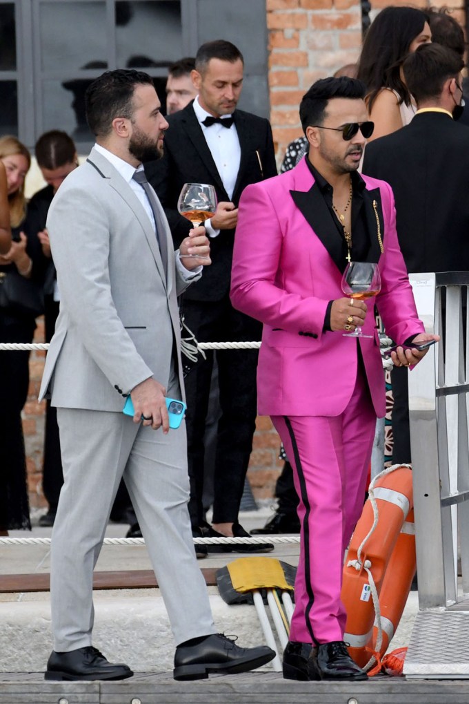 Luis Fonsi in pink suit