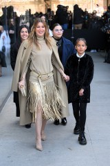 Ellen Pompeo all smiles arriving with her son at the Michael Kors Fashion Show in New York City for Fashion Week

Pictured: Ellen Pompeo
Ref: SPL5522669 150223 NON-EXCLUSIVE
Picture by: Elder Ordonez / SplashNews.com

Splash News and Pictures
USA: +1 310-525-5808
London: +44 (0)20 8126 1009
Berlin: +49 175 3764 166
photodesk@splashnews.com

World Rights, No Poland Rights, No Portugal Rights, No Russia Rights