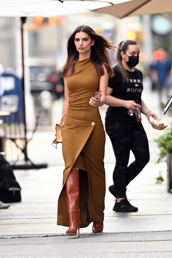 Emily Ratajkowski heading to the Proenza Fashion Show