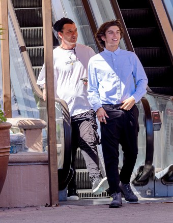 Encino, CA  - *EXCLUSIVE* Bush frontman Gavin Rossdale treats his oldest and unrecognizable son Kingston to some takeout from Larsen's Steakhouse in Encino.

Pictured: Gavin Rossdale

BACKGRID USA 4 MAY 2022 

USA: +1 310 798 9111 / usasales@backgrid.com

UK: +44 208 344 2007 / uksales@backgrid.com

*UK Clients - Pictures Containing Children
Please Pixelate Face Prior To Publication*