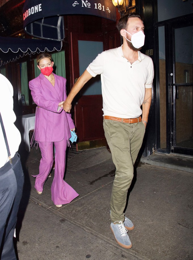 Kate Hudson & Danny Fujikawa holding hands