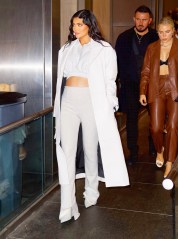 Kylie Jenner Steps Out for Dinner at Nobu in Grey Cropped Ensemble With Her Baby Bump on Full Display
Kylie Jenner Steps Out for Dinner at Nobu in Grey Cropped Ensemble With Her Baby Bump on Full Display, New York, USA - 11 Sep 2021