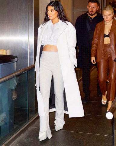 Kylie Jenner Steps Out for Dinner at Nobu in Grey Cropped Ensemble With Her Baby Bump on Full Display
Kylie Jenner Steps Out for Dinner at Nobu in Grey Cropped Ensemble With Her Baby Bump on Full Display, New York, USA - 11 Sep 2021