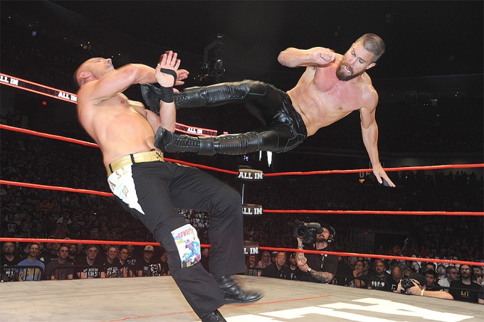 Stephen Amell Wrestles Christopher Dnaiels