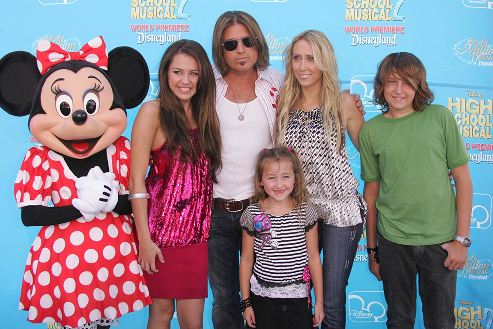 Minnie Mouse, Miley Cyrus, Billy Ray Cyrus and family 
'High School Musical 2' film premiere, Anaheim, America - 14 Aug 2007
Minnie Mouse, Miley Cyrus, Billy Ray Cyrus and family 
World Premiere of 'High School Musical 2' at Disneyland Resort in Anaheim, California on August 14, 2007 .

Anaheim, California 

Photo ® Matt Baron/BEImages