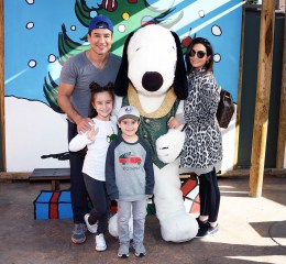 Mario Lopez, wife Courtney Mazza, kids Gia and Dominic
Celebrities Celebrate at Knott's Merry Farm, Buena Park, USA - 08 Dec 2018
Celebrities Celebrate the Holidays at Knott?s Merry Farm