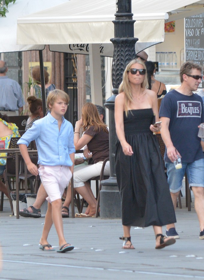 Gwyneth Paltrow & Son Moses Stroll In Seville