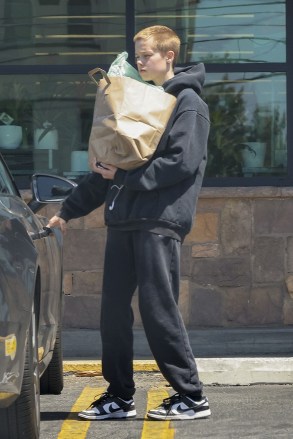 Los Feliz, CA  - *EXCLUSIVE*  - Shiloh Jolie-Pitt, Angelina Jolie and Brad Pitt's child, was photographed running errands. Shiloh wears black clothing, short hair, headphones, Nike sneakers, and carries a bag.

Pictured: Shiloh Jolie Pitt

BACKGRID USA 25 JULY 2023 

USA: +1 310 798 9111 / usasales@backgrid.com

UK: +44 208 344 2007 / uksales@backgrid.com

*UK Clients - Pictures Containing Children
Please Pixelate Face Prior To Publication*