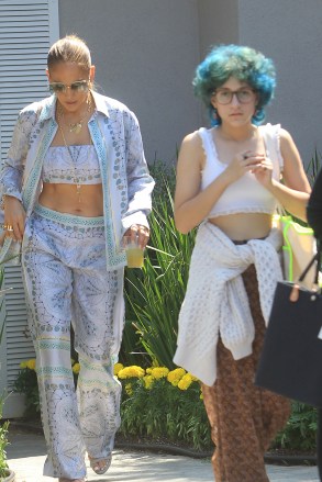 Jennifer Lopez Leaves Jennifer Klein's Day Of Indulgence With Daughter Emme In Brentwood

Pictured: Jennifer Lopez,Emme Maribel Muniz
Ref: SPL5246139 150821 NON-EXCLUSIVE
Picture by: SplashNews.com

Splash News and Pictures
USA: +1 310-525-5808
London: +44 (0)20 8126 1009
Berlin: +49 175 3764 166
photodesk@splashnews.com

World Rights