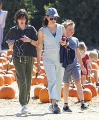 Moorpark, CA  - *EXCLUSIVE*  - Actress Jennifer Garner and her kids Samuel and Seraphina spend the day at a pumpkin patch to celebrate the spooky season. Both Samuel and Seraphine climb to the top of a haystack and Jennifer brings her phone out to capture the moment before she gets to the top herself. The three chose their favorite pumpkins and wheeled them back to their ride to end the day.

Pictured: Jennifer Garner, Samuel Affleck, Seraphina Affleck 

BACKGRID USA 5 OCTOBER 2022 

USA: +1 310 798 9111 / usasales@backgrid.com

UK: +44 208 344 2007 / uksales@backgrid.com

*UK Clients - Pictures Containing Children
Please Pixelate Face Prior To Publication*