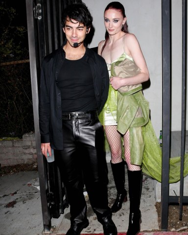 Los Angeles, CA  - Joe Jonas and Sophie Turner attend a friend's Halloween party wearing matching headsets.

Pictured: Joe Jonas, Sophie Turner

BACKGRID USA 31 OCTOBER 2021 

USA: +1 310 798 9111 / usasales@backgrid.com

UK: +44 208 344 2007 / uksales@backgrid.com

*UK Clients - Pictures Containing Children
Please Pixelate Face Prior To Publication*