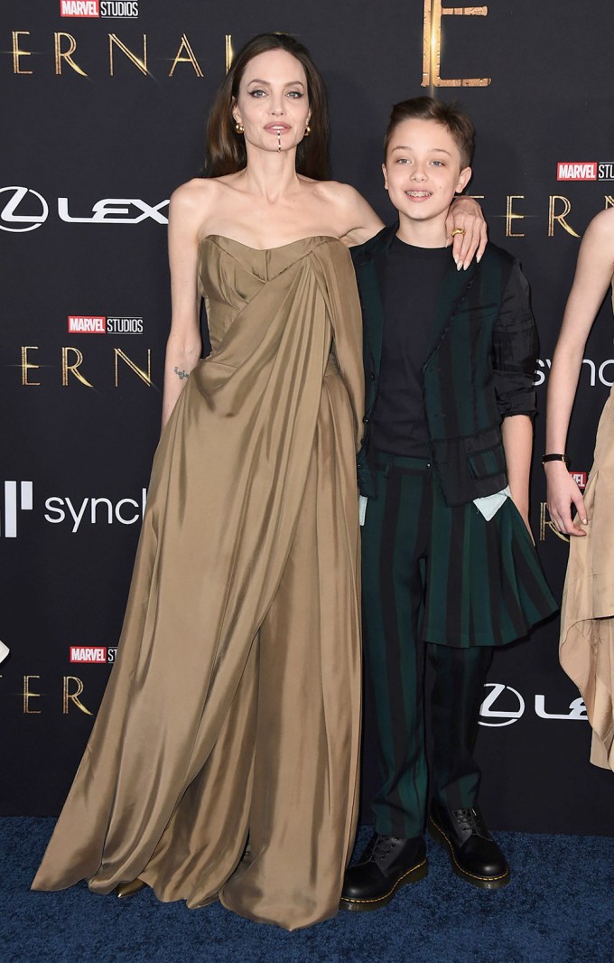 Angelina Jolie & Knox Jolie-Pitt