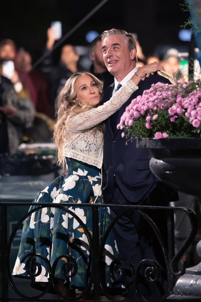 Sarah Jessica Parker Hugs Chris Noth