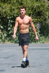 Hollywood, CA  - *EXCLUSIVE*  - Shirtless singer Shawn Mendes shows off his fit physique during a sun soaked hike through the Hollywood Hills.

Pictured: Shawn Mendes 

BACKGRID USA 21 APRIL 2023 

USA: +1 310 798 9111 / usasales@backgrid.com

UK: +44 208 344 2007 / uksales@backgrid.com

*UK Clients - Pictures Containing Children
Please Pixelate Face Prior To Publication*