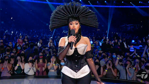 cardi b AMAs 2021