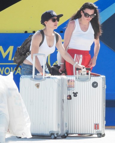 Cancun, MEXICO  - *EXCLUSIVE*  - Trainer Jillian Michaels and girlfriend, Deshanna Marie get off a ferry in Isla Mujeres Mexico. The couple strolls large suitcases and look vacation ready! Shot on 07/04/19.Pictured: Jillian Michaels, Deshanna MarieBACKGRID USA 6 JULY 2019 USA: +1 310 798 9111 / usasales@backgrid.comUK: +44 208 344 2007 / uksales@backgrid.com*UK Clients - Pictures Containing ChildrenPlease Pixelate Face Prior To Publication*