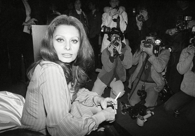 Sophia Loren Arrives For the 1976 Golden Globes In Los Angeles