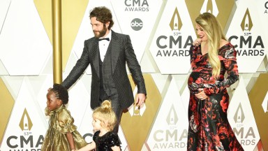 Thomas Rhett, Lauren Akins, Willa Akins, Ada Akins