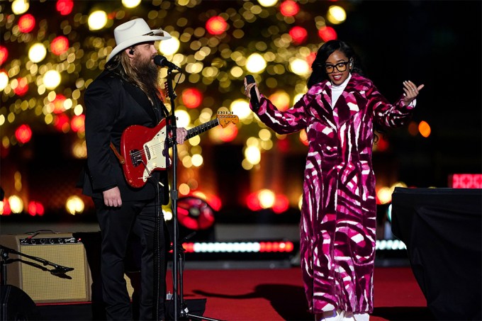 Chris Stapleton & H.E.R perform at the 2021 White House Christmas Tree lighting ceremony