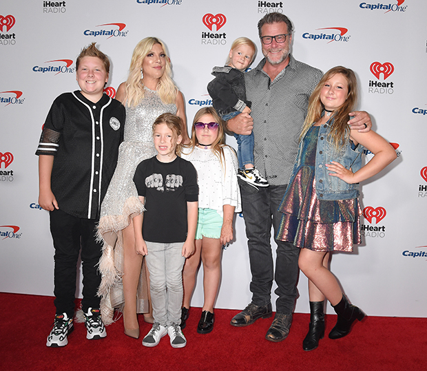 Tori Spelling & Dean McDermott with their kids