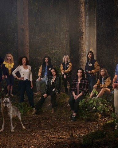 (L-R): Christina Ricci as Misty, Steven Krueger as Ben Scott, Samantha Hanratty as Teen Misty, Tawny Cypress as Taissa, Jasmin Savoy Brown as Teen Taissa, Juliette Lewis as Natalie, Sophie Thatcher as Teen Natalie, Melanie Lynskey as Shauna, Sophie Nélisse as Shauna, Ella Purnell as Teen Jackie and Warren Kole as Jeff Sadecki in YELLOWJACKETS.  Photo credit: Brendan Meadows/SHOWTIME.