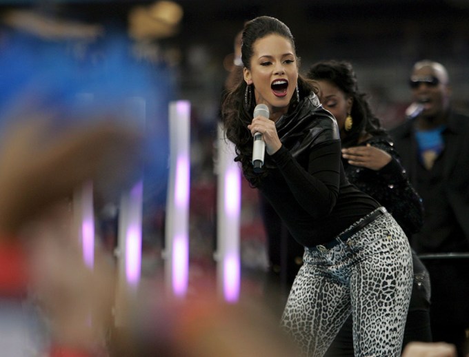 Alicia Keys at the Super Bowl Pre-Game in 2008