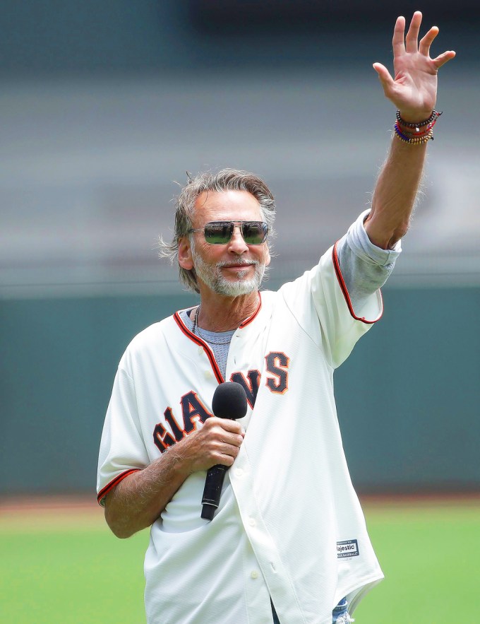 Kenny Loggins Sings The National Anthem