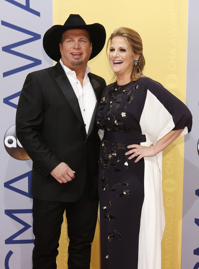 Garth Brooks & Trisha Yearwood at the 2016 CMAs