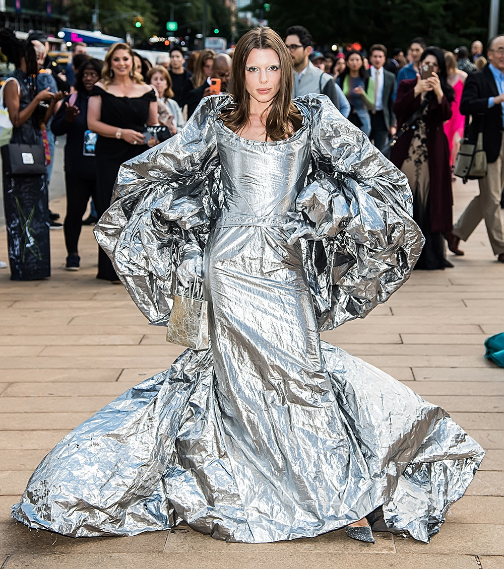 Julia Fox arrives to the New York Ballet 2022 Fall Fashion Gala