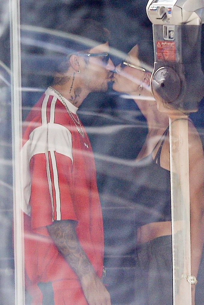 Hailey & Justin Kiss